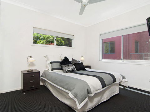 Avalon 3 - Views To Die For - Across The Road From Convent Beach - Perths Hotel 1