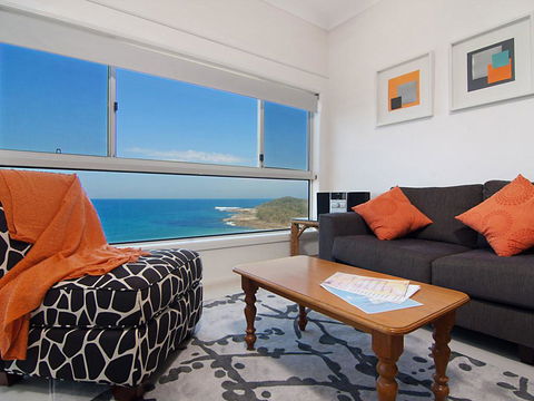 Avalon 3 - Views To Die For - Across The Road From Convent Beach - Perths Hotel 2