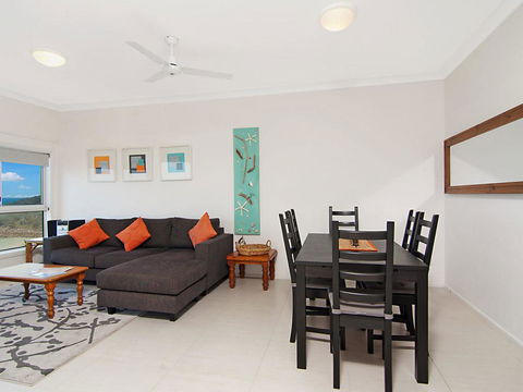 Avalon 3 - Views To Die For - Across The Road From Convent Beach - Perths Hotel 3