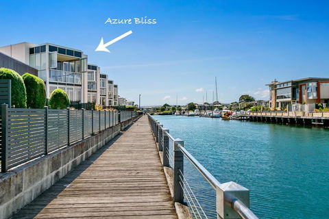 Azure Bliss Family Escape Opposite Beach With Heated Pool Access - Perths Hotel 1