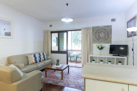 B2 Broadway Abode Close To Swan River, UWA & Hospitals - Perths Hotel 3