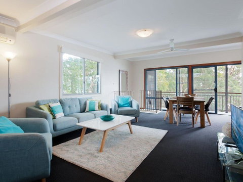 Baggies On Dutchies', 9 Burbong Street - Large House With Aircon, Boat Parking & Waterviews - Perths Hotel 1