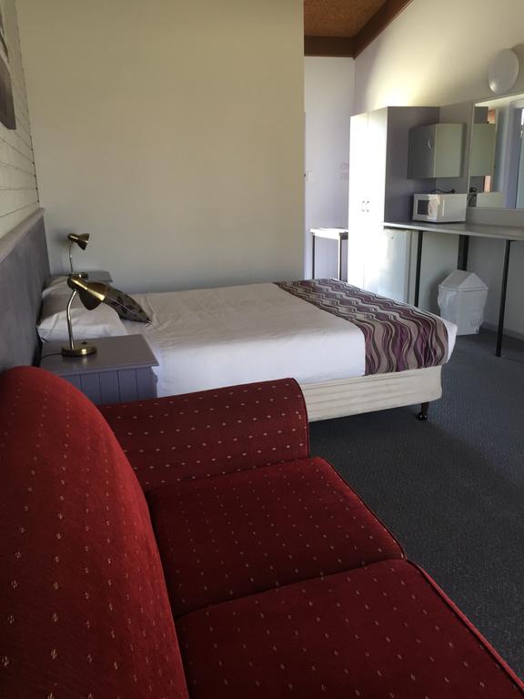 Tocumwal NSW Perths Hotel