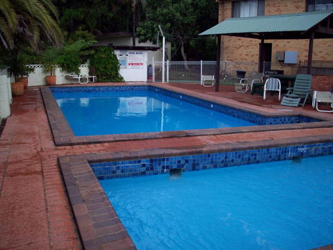 Banana Coast Caravan Park - Perths Hotel 0