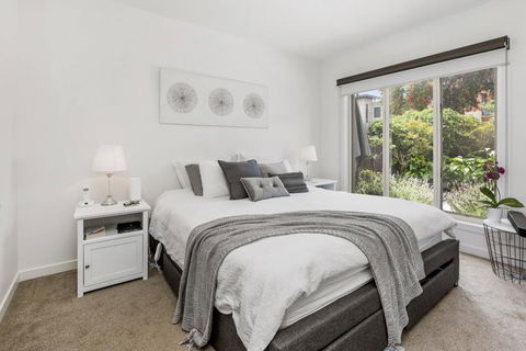 BANGALOW - MORNINGTON - Perths Hotel 2