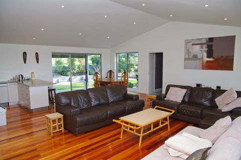Banyula, 103 Neville Morton Drive - Perths Hotel 0