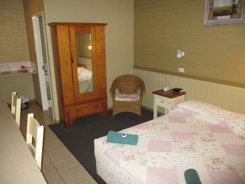 Barcaldine Country Motor Inn - Perths Hotel 1