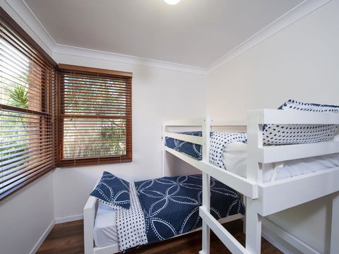 Barefoot Beach House, 24 Essendene Road - Perths Hotel 2