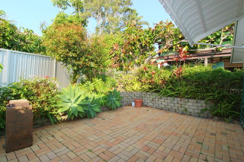 Barefoot, 32 Skyline Crescent, Crescent Head - Perths Hotel 1