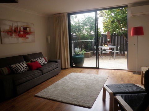 Barker Road - Perths Hotel 1