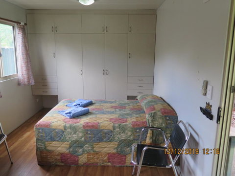 Batchelor Holiday Park - Perths Hotel 1
