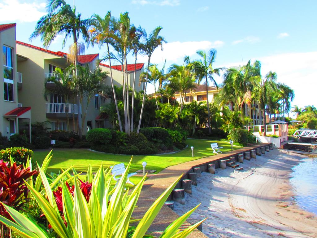 Runaway Bay QLD Perths Hotel