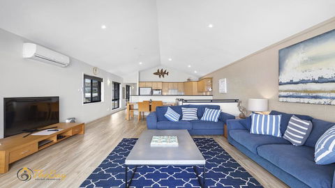Beach House 72A Marine Drive - Fingal Bay - Perths Hotel 2