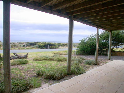 Beach House At Silver Sands - Perths Hotel 3