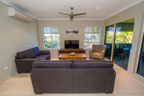 Beach Pad 2 - Perths Hotel 3