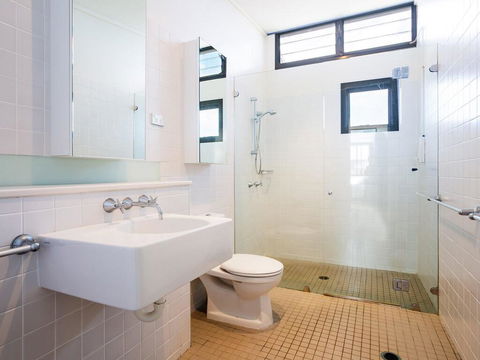 Beach View At One Mile', 8/26 One Mile Close - Infinity Complex Pool & WIFI - Perths Hotel 1