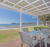 Beached Inn' 93 Foreshore Drive - Spacious beach front house - Perths Hotel