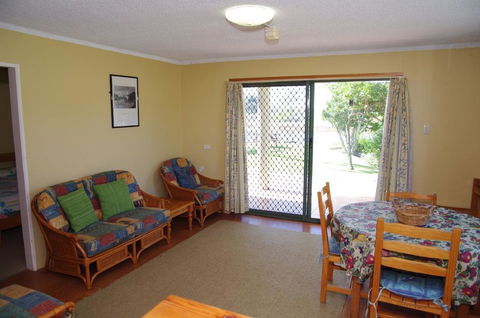 Beachfront 1, 25 Willow Street - Perths Hotel 2