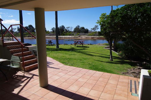 Beachfront 5, 25 Willow Street - Perths Hotel 2