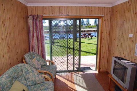 Beachfront 5, 25 Willow Street - Perths Hotel 3