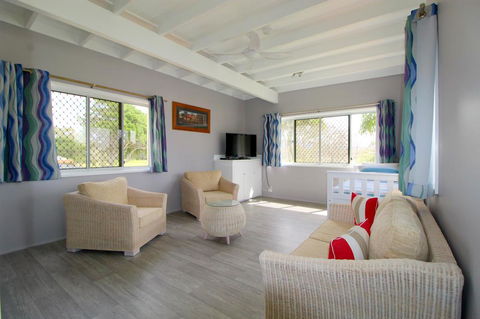 Beachfront 6, 25 Willow Street - Perths Hotel 0