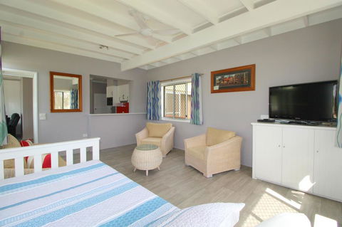 Beachfront 6, 25 Willow Street - Perths Hotel 2
