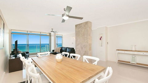 Beachfront Apt Main Beach - Perths Hotel 1