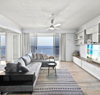 Beachfront Luxury 3 bedroom in the heart of Surfers Paradise - Ocean views plus indoor/outdoor pool - Perths Hotel