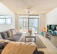 Beachfront Retro Apartment In Surfers Paradise - Perths Hotel