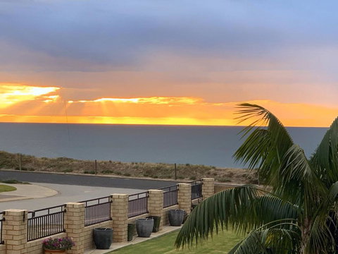 Relaxing Getaway Beachfront Access Multi Family Pets Mandurah - Perths Hotel 1