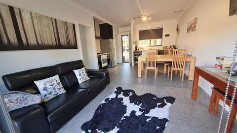 Red Ochre - Large Apartment With Private Courtyard - Perths Hotel 0