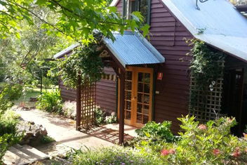 Redgum Hill Country Retreat with Perths Hotel