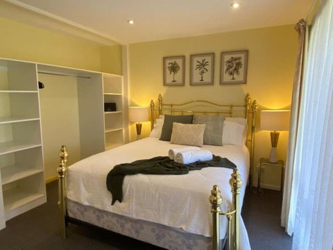 Reel & Relax: 3BR Beach House - Fish, Swim, Surf - Perths Hotel 2
