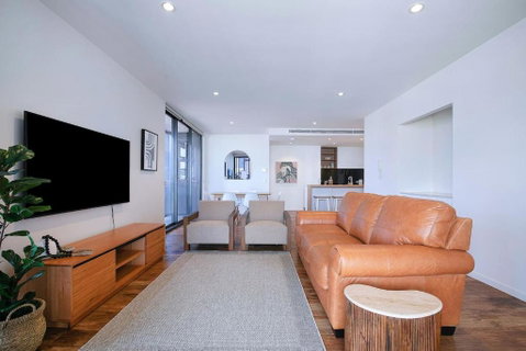 Regatta Hideaway - A Breezy Balcony Residence - Perths Hotel 3