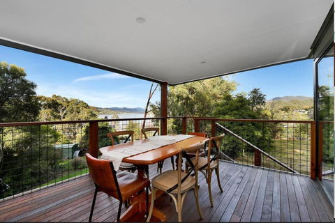 Relax At Goughs Bay - Perths Hotel 0