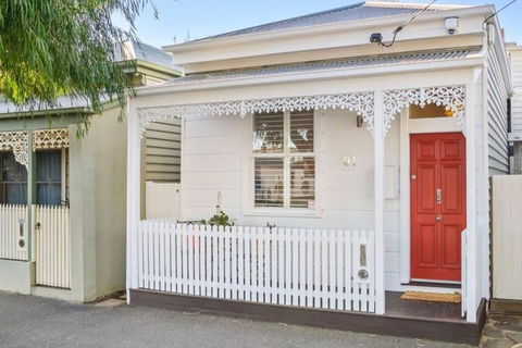 Renovated Brilliance In Bayside Albert Park - Perths Hotel 0