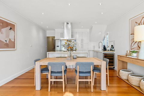 Renovated Brilliance In Bayside Albert Park - Perths Hotel 2