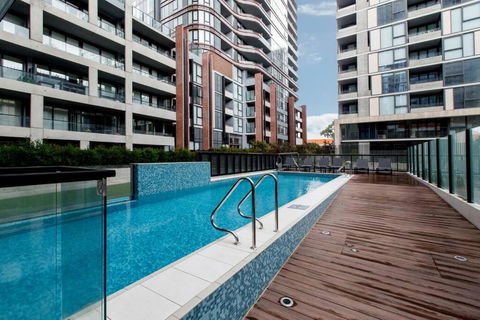 Resort Style Living In The Heart Of Moonee Ponds - Perths Hotel 1