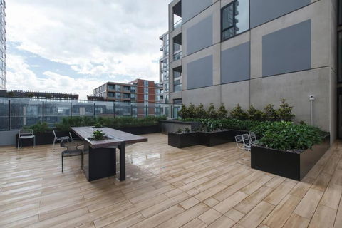 Resort Style Living In The Heart Of Moonee Ponds - Perths Hotel 3