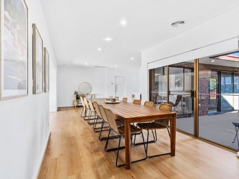 Retreat House - Perths Hotel 1