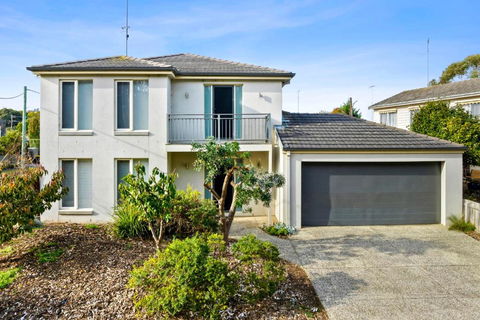 Retreat On Gairloch I Geelong River Hideaway - Perths Hotel 0