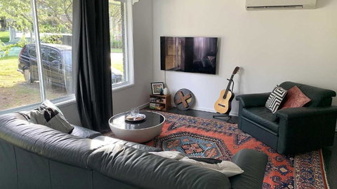 Retro Beach House - Macmasters Beach - Perths Hotel 1