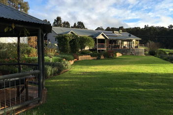 Rickaty On Blackwood with Perths Hotel
