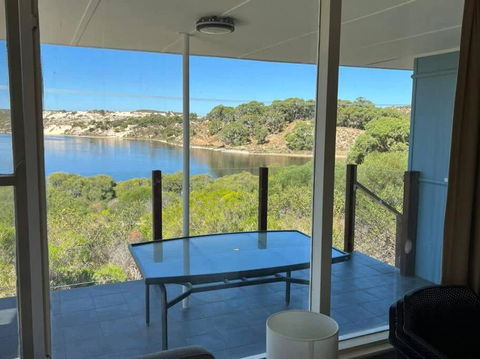 River Panorama Beach House - Perths Hotel 3