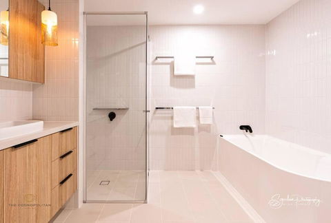 RIVERFRONT BREEZE @ The Cosmopolitan Unit10307 - Perths Hotel 1