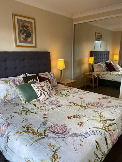 RIVERSIDE CITY VIEW PARKING NETFLIX WIFI WINE FREE - Perths Hotel 1