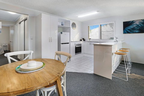Riverside Location, Noosa Sound - Perths Hotel 3