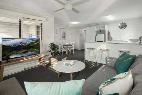Riverside Location, Noosa Sound - Perths Hotel 1