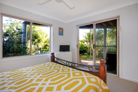 Riverside Views Hawks Nest - Perths Hotel 2