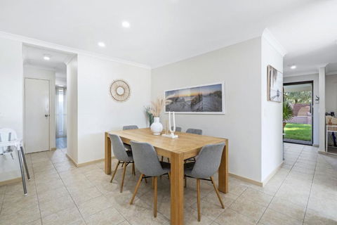 Rivervale Family Retreat - Perths Hotel 3